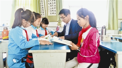 榆林高新第一小学教师高浪：爱心呵护学生成长