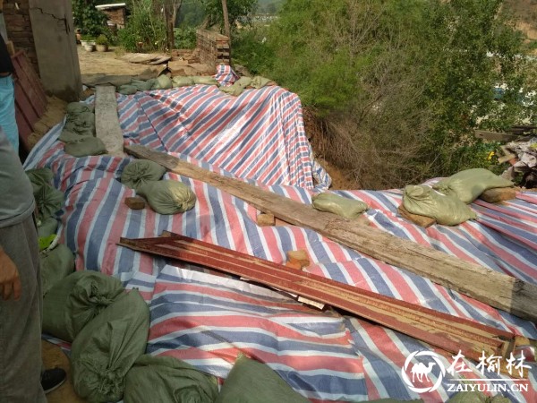 榆林城区连日强降雨 金华路社区防汛抢险进行时