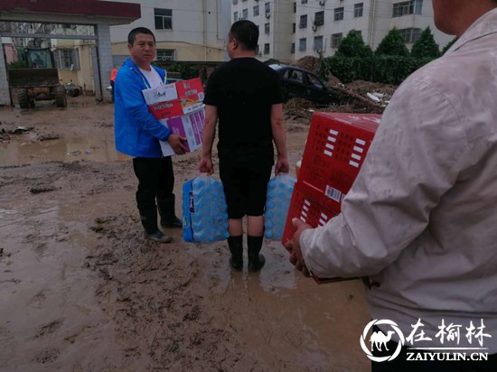 “洪水无情 人间有爱” 清涧县九里山治超站领导看望慰问受灾职工