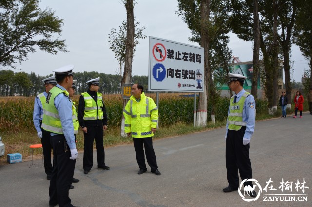 靖边交警大队教导员吴海旺督导检查各中队国庆交通安保工作