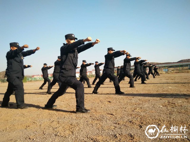 府谷县公安局巡特警大队组织开展秋冬训练