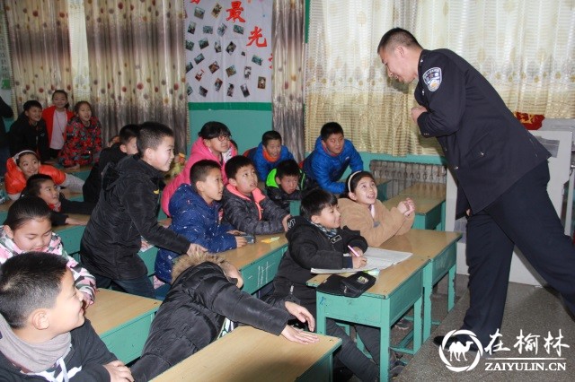 府谷县公安局巡特警大队安全教育进校园