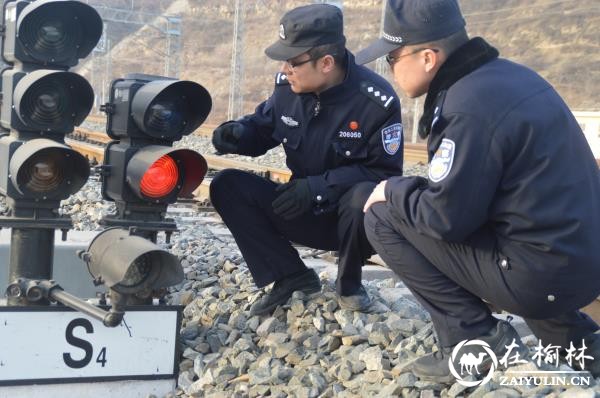 寒潮来袭 延安黄陵铁警未雪绸缪确保旅客温暖出行