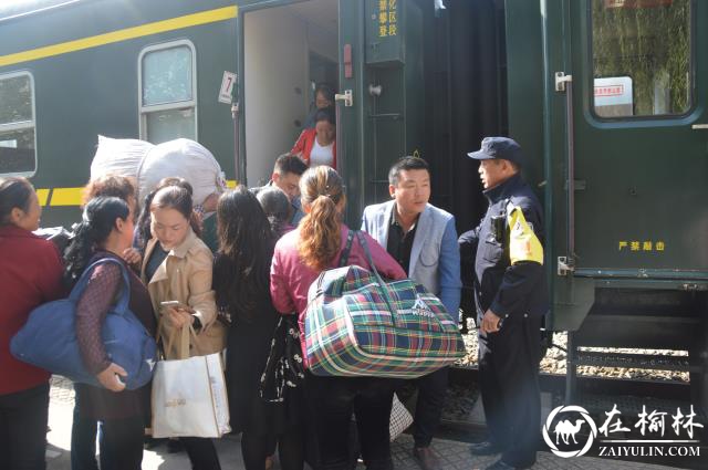 国庆期间黄陵铁路民警全员坚守岗位确保铁路运输安全