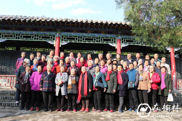 榆阳区桃源路社区开展重阳情系百老送祝福慰问活动