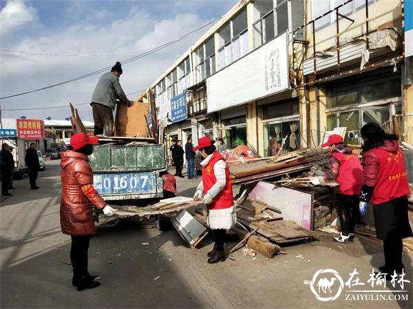 榆阳区春苑社区联合多部门全面整治市场环境卫生