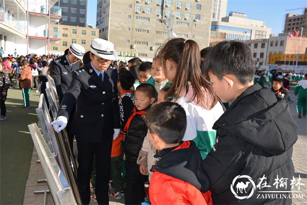 “细节关乎生命，安全文明出行”靖边交警交通安全进校园