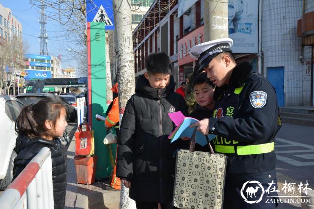 靖边交警抓好寒假前校园交通安全宣传教育