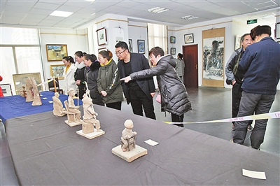 横山区举办书法绘画雕塑作品展