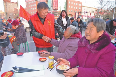 靖边县紫靖餐饮集团贺军：一份香粥九年“爱心”