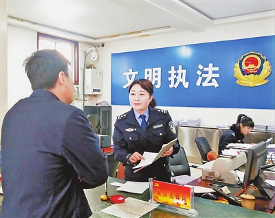 清涧县公安局交警大队车管所所长高娟：擦亮“小窗口” 做好“大服务”