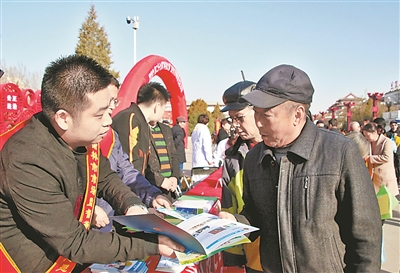 榆林第27届“科技之春”科普进社区活动在世纪广场举行