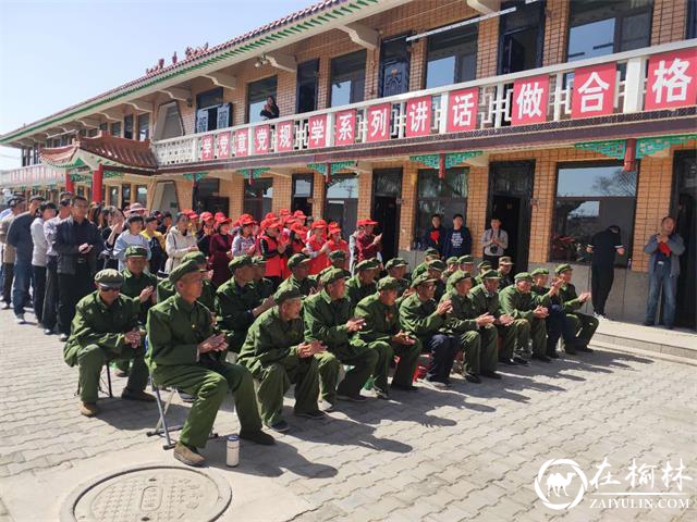 榆阳区东岳路社区举行为烈属、军属和退役军人等家庭悬挂光荣牌启动仪式