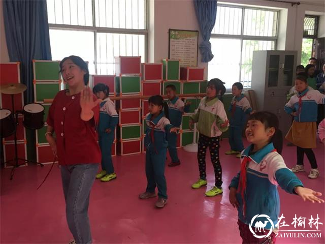 清涧县第二小学骨干教师到郝家墕中心小学开展送教下乡活动