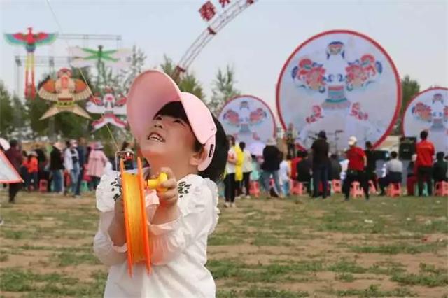 榆阳首届“风筝音乐节”：纸鸢漫天 今天我们都是做着飞翔梦的小孩