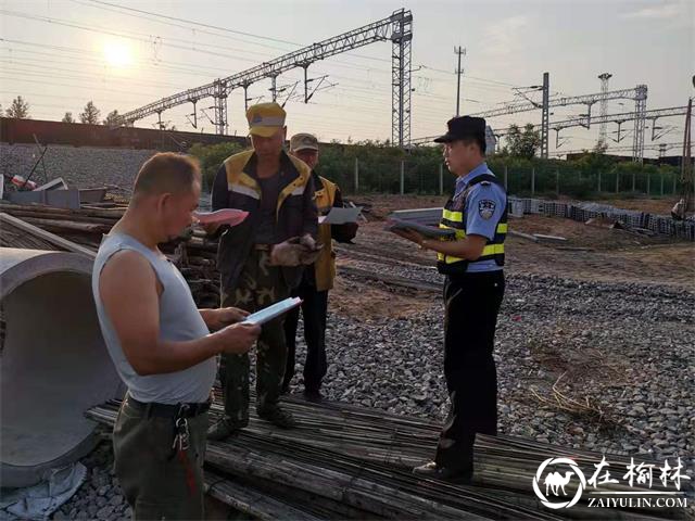 神木铁警为西部首个万吨重载列车车站改造工程保驾护航