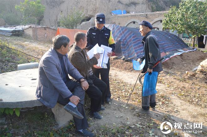 延安黄陵铁警深入田间地头开展普法宣传工作