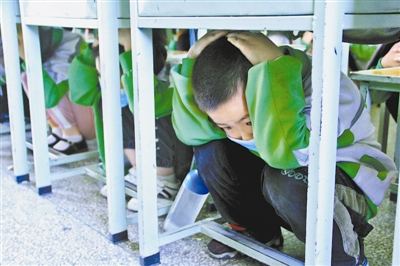米脂县第二中学开展防震安全演练