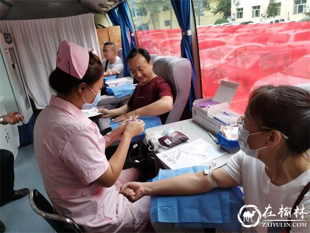 鼓楼街道鸳鸯湖社区开展在职党员<font color='red'>无偿献血</font>志愿服务活动