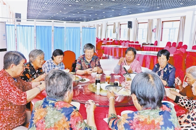 神木市滨河新区街道办水磨河村老年食堂让独居老人安度晚年