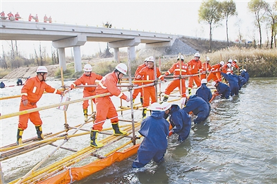 榆林市举办水污染突发环境事件应急演练