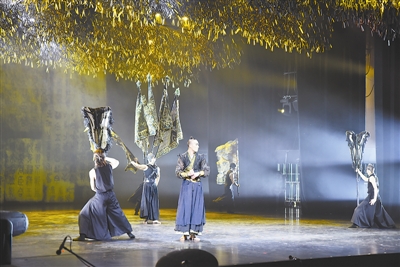 杨丽萍编导的舞剧《十面埋伏》在榆林大剧院震撼上演