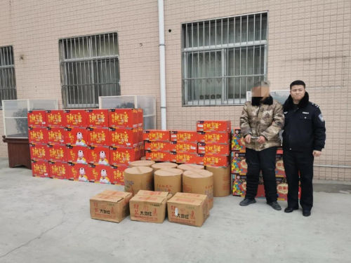米脂县一男子非法运输烟花爆竹68箱被行政拘留15日