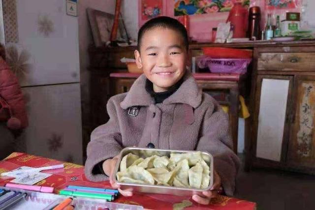 留守儿童的“爱心饭盒”，很暖很有爱