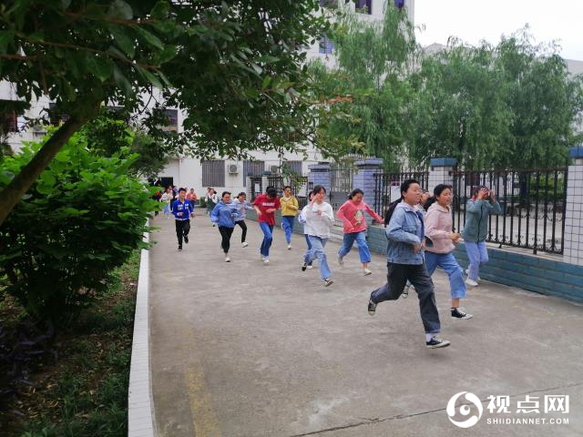 汉中市西乡县隆基中学举行防震应急避险和疏散逃生演练活动