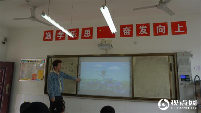 西北空管局天通公司青年走进咸阳市庞村小学