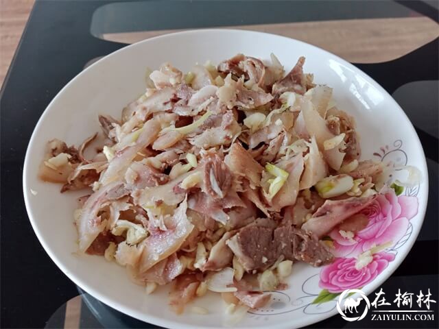榆林美食之家乡的味道：米脂白水猪头肉