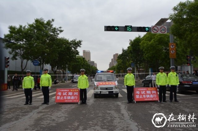 高考进行时，靖边交警“陪考”在路上