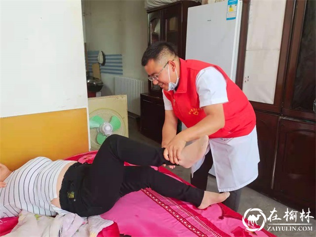 榆阳区松林路社区小红伞帮帮团健康直通车——走进家门口的诊疗