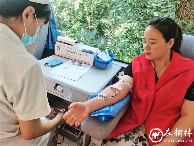 榆阳区驼峰路街道兴中路社区开展无偿献血活动