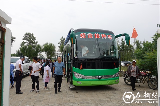 神木市卫生健康局开展新冠疫苗流动接种工作为民服务暖人心
