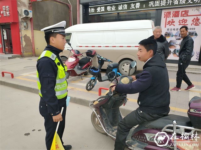 靖边交警常态化整治摩托车、电动车不戴安全头盔违法行为