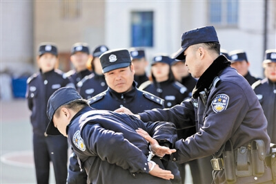 府谷县公安局组织全体民辅警开展春季整训活动