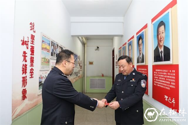 特殊礼物送党员 初心不改聚警心