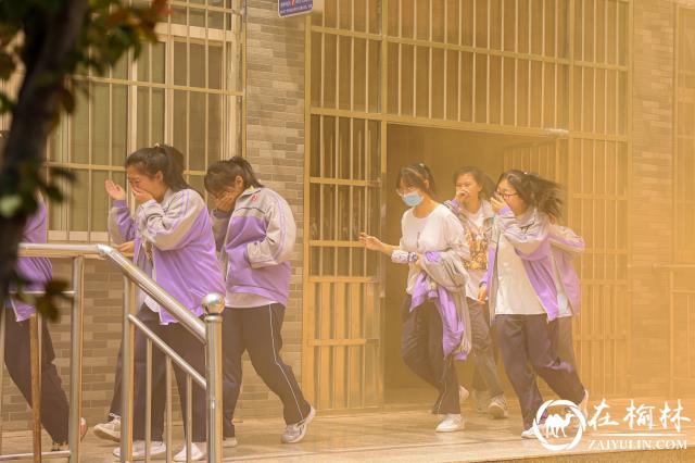 神木职教中心组织开展学生公寓安全应急疏散演练