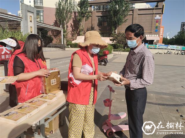 榆阳区沙河路街道雨润路社区开展食品安全宣传活动