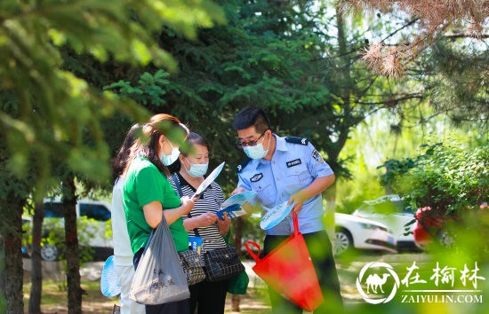 府谷公安:送您一把反诈扇 防诈知识记心间