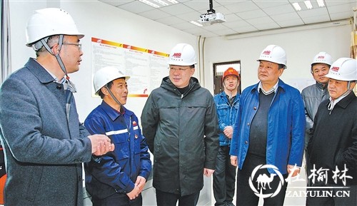 榆林市委书记胡志强节前看望慰问坚守岗位的广大干部职工