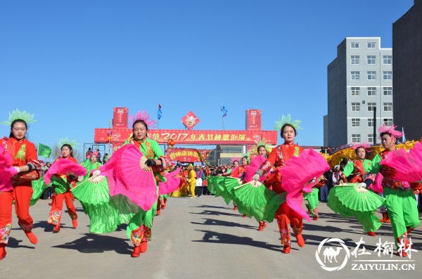 神木大保当镇：鸡年春节年味浓 十一支秧歌闹得红