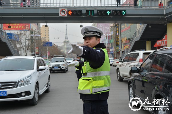 靖边交警开学季保畅通 全力护航道路交通安全