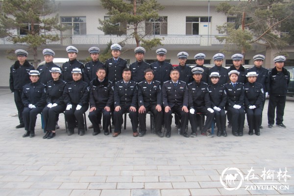 靖边交警举行新警培训班汇报<font color='red'>演练</font>暨结业考试