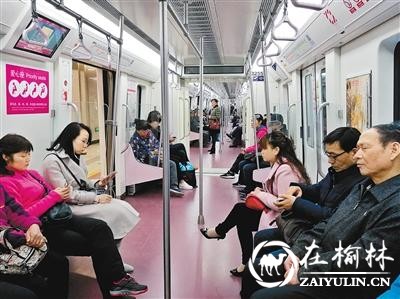 西安地铁三号线平稳运营 市民希望政府部门做好监督