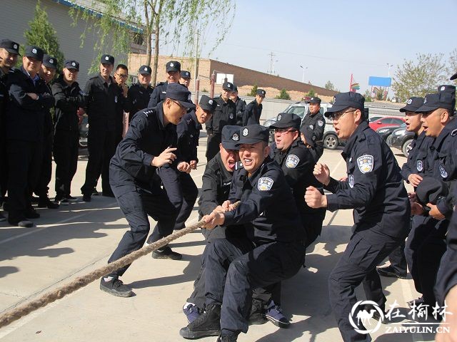 靖边县公安局巡特警大队举行主题为“追赶超越”的拔河比赛