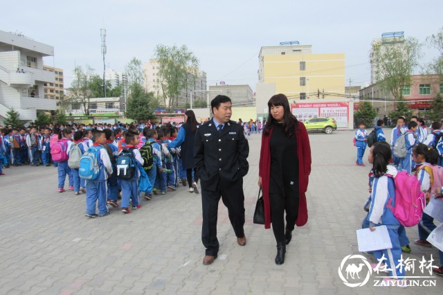 确保“两会”顺利召开 靖边交警狠抓学生交通安全