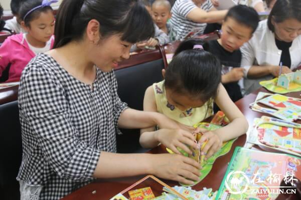 榆阳区金榆社区举办迎六一“快乐童行 创意拼图”趣味活动