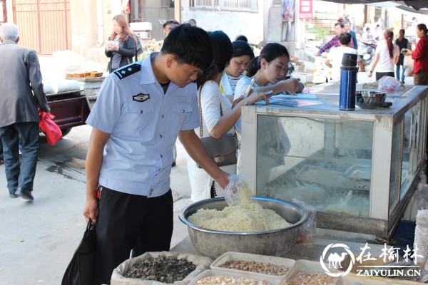 绥德食药民警对全县面粉加工产品进行抽检